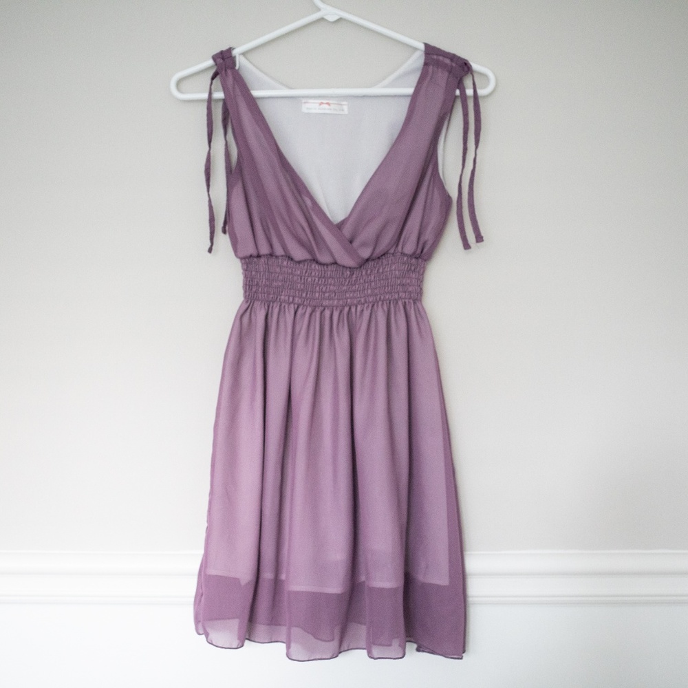 Tie-shoulder sleeveless chiffon dress